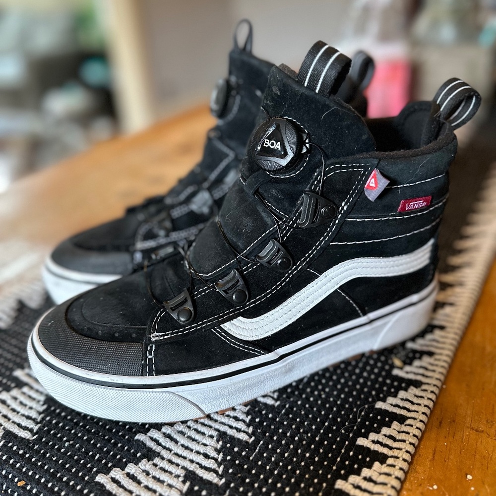 Woman’s 8.5 vans mte 2